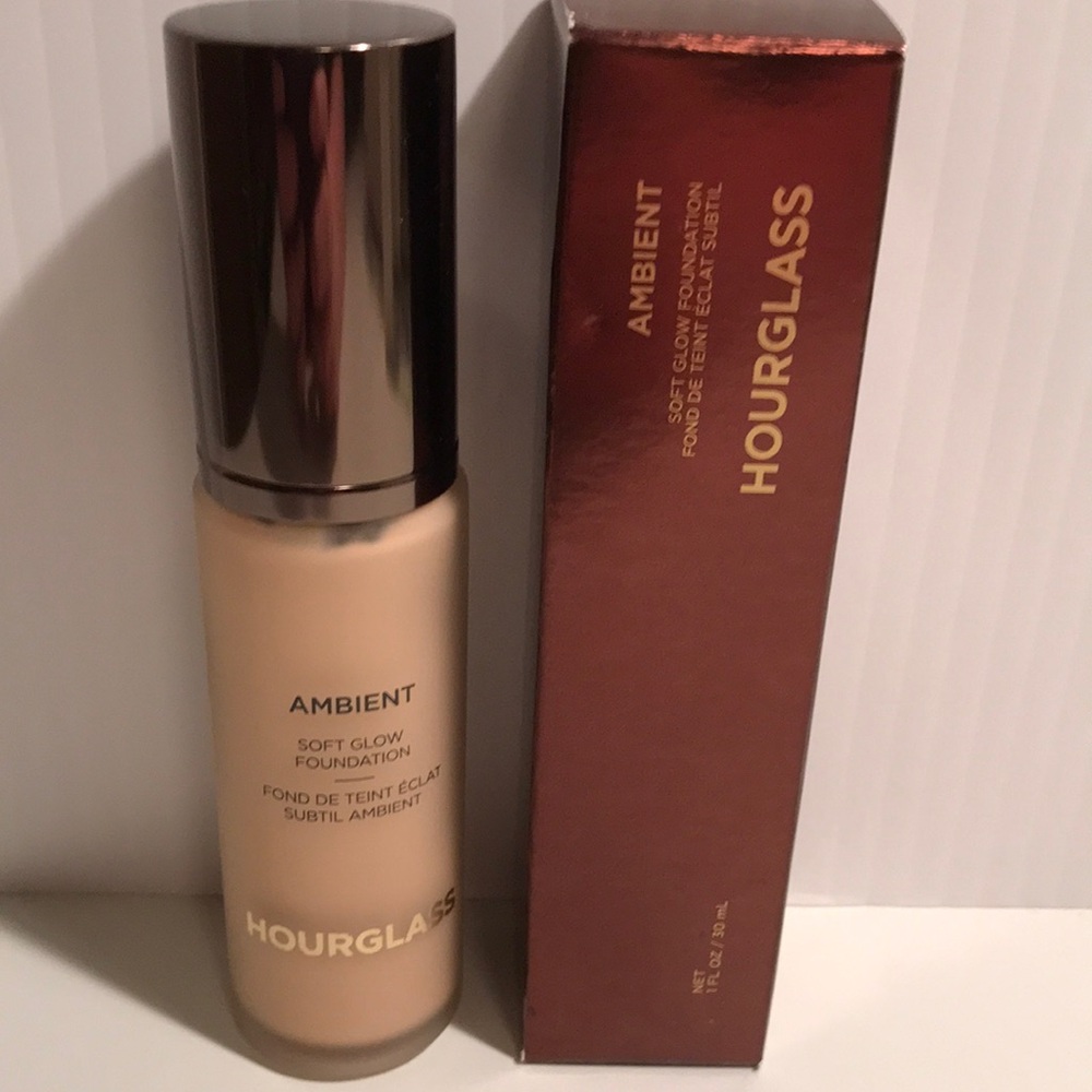 Hourglass Ambient Soft Glow Foundation shade 5  (light neutral undertone) NEW